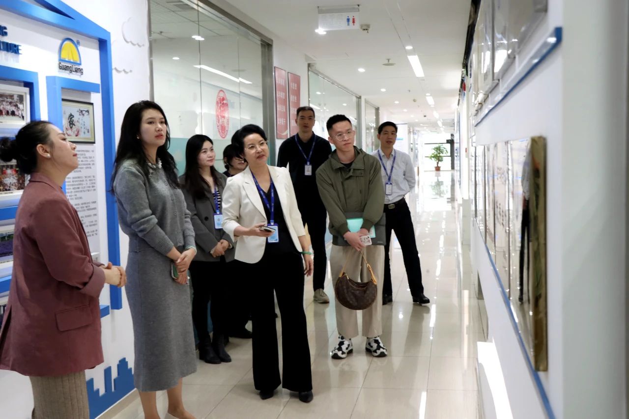 东莞市都会更新协会向导一行莅临千亿国际集团旅行交流