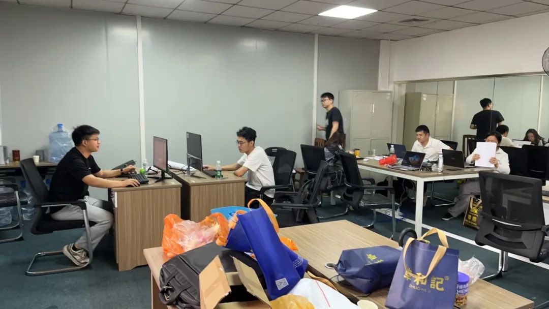 《致敬，，，，，，，，斗争的青春》