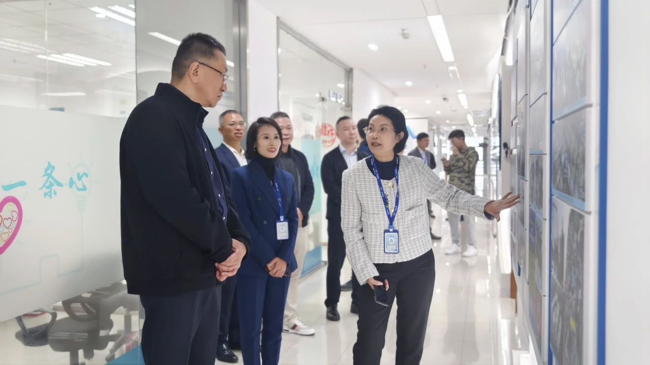 千亿国际集团｜东菽愿铣墙值赖痴代表团来访，，，，，，，，调研数字化转型与智能化生长